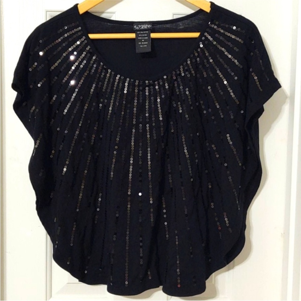 Daytrip | Sequin Flutter Sleeve Blouse in Black and Silver